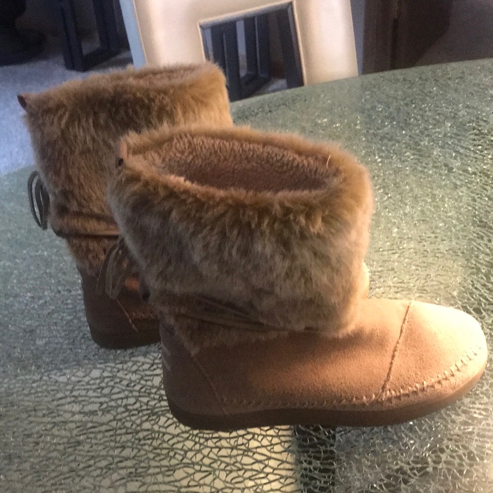 Tom’s boots